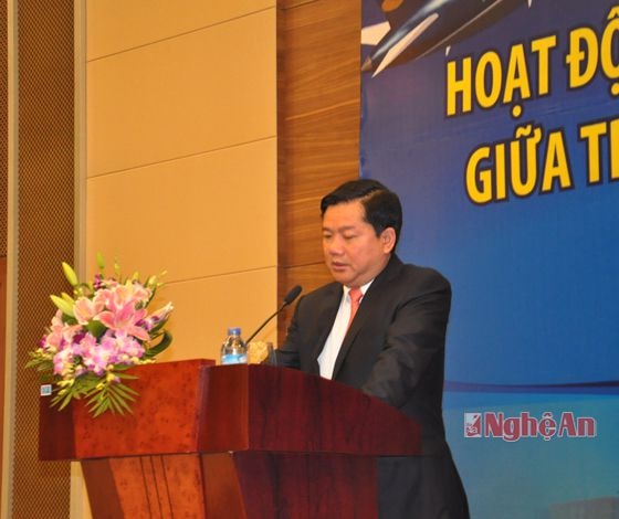 Bộ trưởng Bộ GTVT Đinh La Thăng phát biểu tại hội nghị