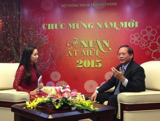 Thứ trưởng Bộ TT&TT Trương Minh Tuấn trao đổi với báo chí sáng 1/2/2015. 