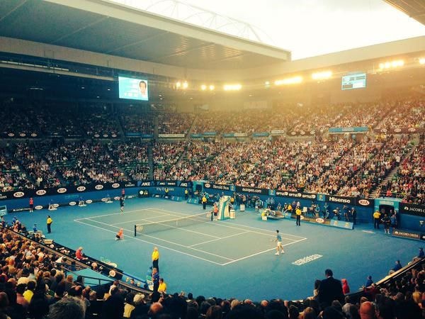 Novak Djokovic và Murray thi đấu trên sân Rod Laver Arena.