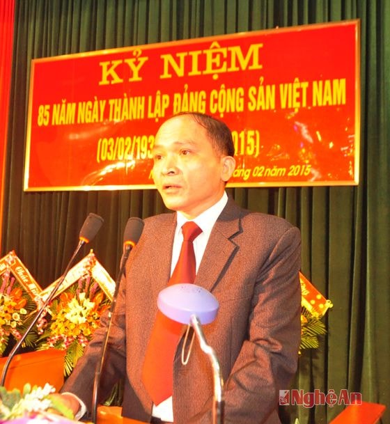 Phó Bí thư Thường trực Huyện ủy Phạm Xuân Quang đọc diễn văn tại buổi lễ
