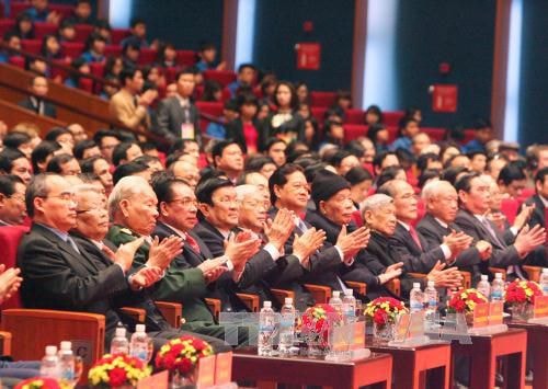  Các đồng chí lãnh đạo, nguyên lãnh đạo cấp cao của Đảng, Nhà nước tham dự buổi lễ.