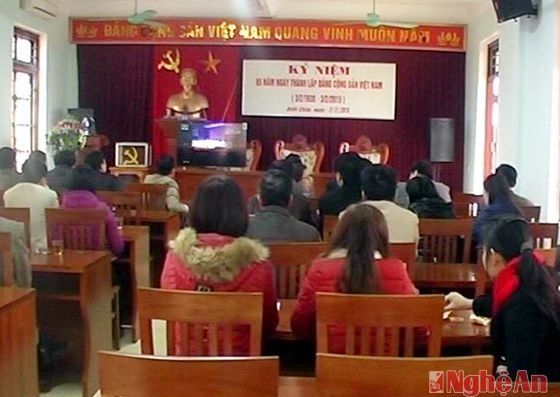 Tổ chức kỷ niệm và xem chương trình truyền hình trực tiếp kỷ niệm 85 năm thành lập Đảng
