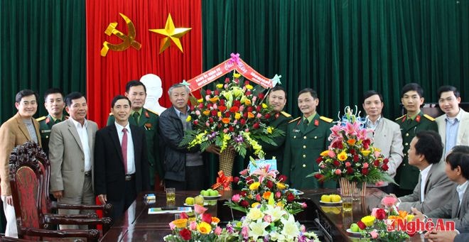  Các cơ quan Khối Dân tặng hoa chúc mừng