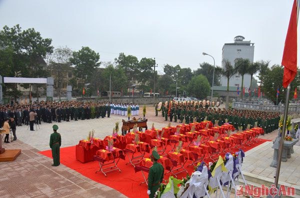 Toàn cảnh lễ an táng.