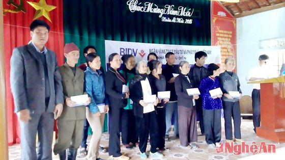 Có 50 hộ dân tại huyện Yên Thành được tặng quà tết từ BIDV Phủ Diễn