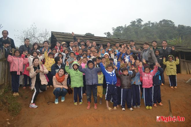 Với sự chung tay của các nhà hảo tâm, toàn bộ trẻ em ở Pà Khốm đều có áo ấm mặc trong những ngày giá rét. 