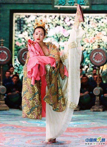 Chương Tử Di từng theo học chuyên ngành  múa dân gian 6 năm.