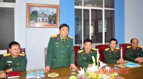 Đại tá Trần Khắc Bang đánh giá cao công tác tuyên truyền của Báo Nghệ An trên lĩnh vực quốc phòng an ninh