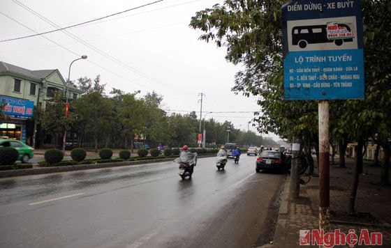 Một điểm dừng đỗ bắt khách tại thành phố Vinh