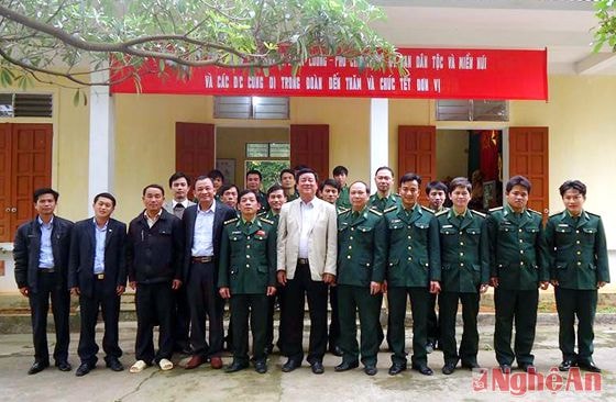 Đồng chí Hoàng Xuân Lương cùng đoàn công tác thăm, chúc Tết CBCS Đồn BP Nậm Càn
