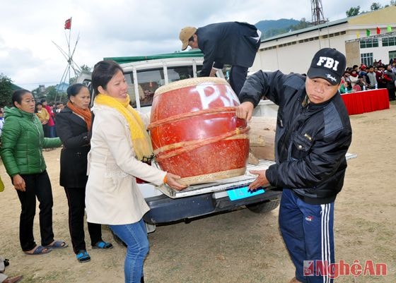 Các đội mang theo hệ thống đạo cụ về Tương Dương biểu diễn