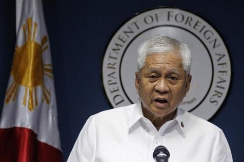 Ngoại trưởng Philippines Albert del Rosario. Ảnh: Reuters.