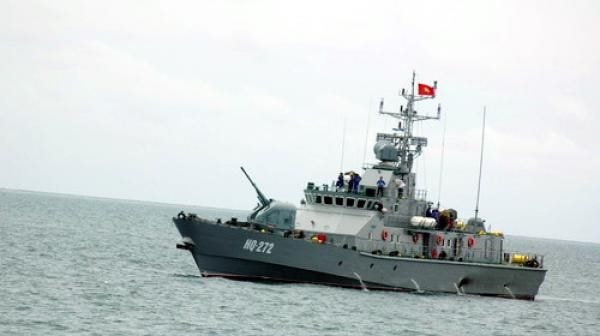 Trung tướng, Tiến sĩ Khuất Việt Dũng, Bí thư Đảng ủy, Chính ủy Tổng cục cho biết năm 2015, Tổng cục sẽ tiếp tục phát huy những thành tựu đạt được, khắc phục khó khăn để từng bước đưa Việt Nam có một nền công nghiệp quốc phòng vững mạnh. Trong ảnh là tàu pháo TT400TP. (Tổng hợp QĐND, TTXVN)
