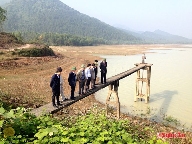 Sở NN&PTNT kiểm tra hồ Khe Thị (Nghi Lộc).