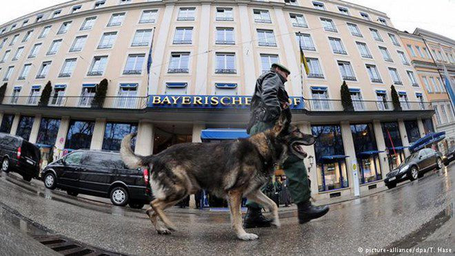 An ninh thắt chặt bên ngoài tòa nhà diên ra Khai mạc Hội nghị An ninh Munich lần thứ 51. (Nguồn: DPA)