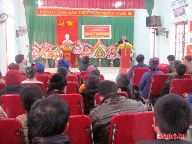 Toàn cảnh buổi trao quà