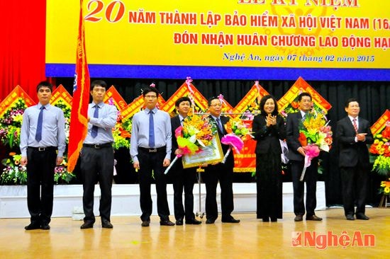 BHXH Nghệ An nhận huân chương lao động hạng Nhì