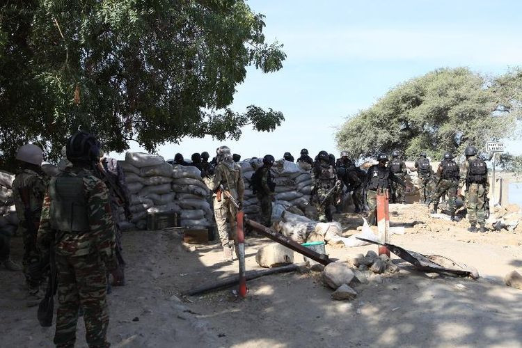  Quân đội Chad và Cameroon trong một cuộc chiến chống Boko Haram hôm 3 tháng 2 năm 2015. Ảnh: AFP/Stephane Yas