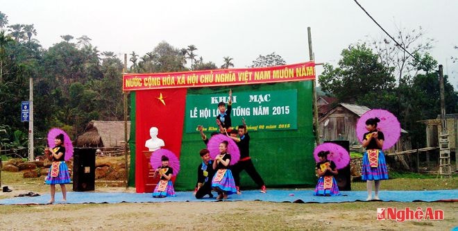 Tiết mục văn nghệ của Bản Đô