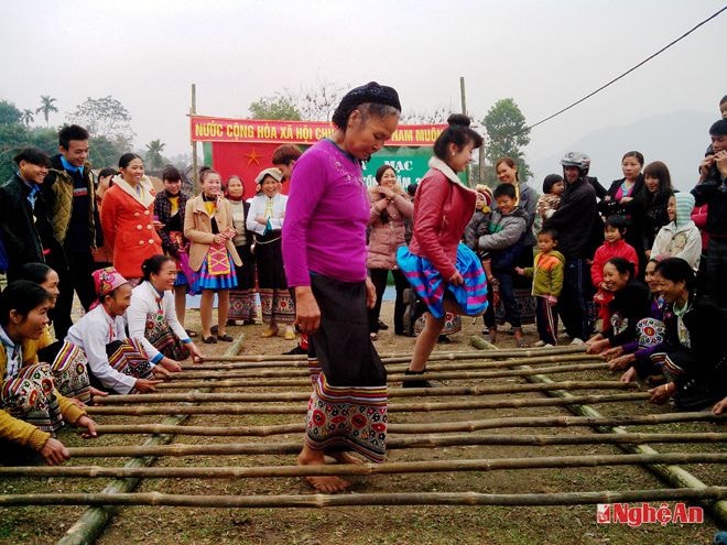 Vui Nhảy sạp tại lễ hội