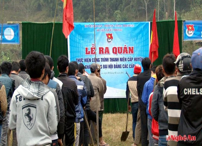 Lễ ra quân làm đường giao thông