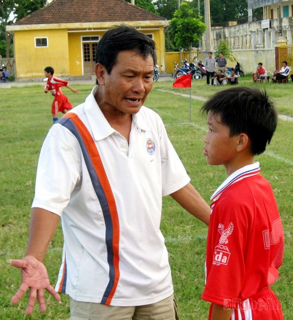 HLV Trương Quang Vinh.