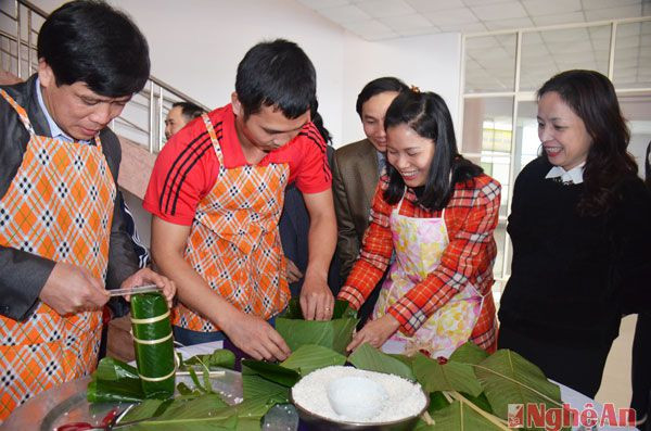 Tiết mục gói bánh tét