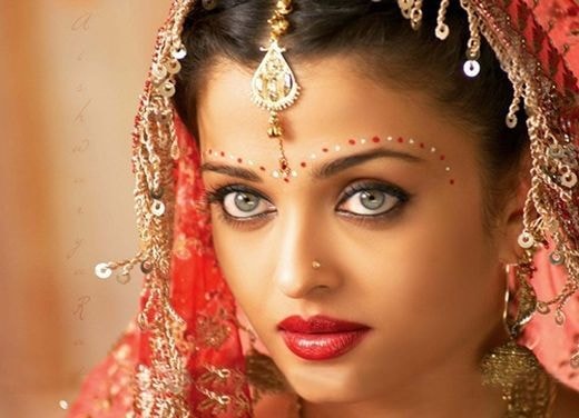 Mỹ nhân Bollywood Aishwarya Rai được bình chọn là Hoa hậu đẹp nhất mọi thời đại của thế giới.