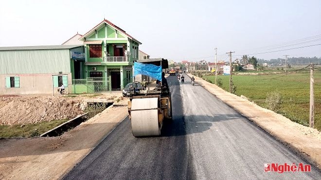 Thi công đường giao thông tại  xóm 6 - Quỳnh Nghĩa  xuống  cảng cá  Lạch Quèn.