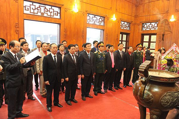 Lễ dâng hương, dâng hoa và tưởng niệm Chủ tịch Hồ Chí Minh