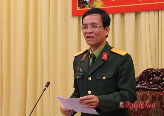 Đại tá Hà Tân Tiến - Chỉ huy trưởng BCH Quân sự tỉnh phát biểu tại Hội nghị