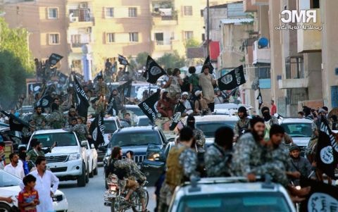  Phiến quân IS tại Raqqa, Iraq (Ảnh Reuters)