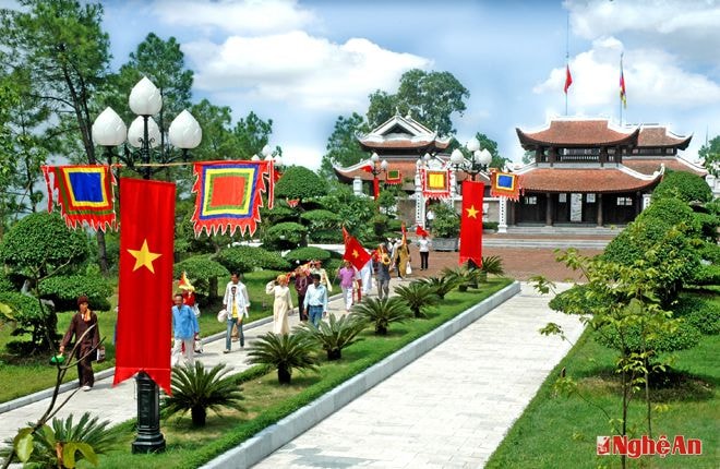 Phong cảnh đền thờ Vua Quang Trung  (núi Dũng Quyết TP. Vinh). Ảnh: Sỹ Minh