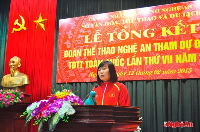 VĐV Lê Thị Thắm (cử tạ) thay mặt cho các VĐV phát biểu cảm tưởng