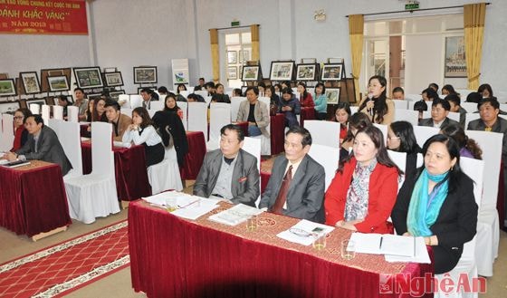 Công nhân, viên chức tham gia thảo luận tại hội nghị