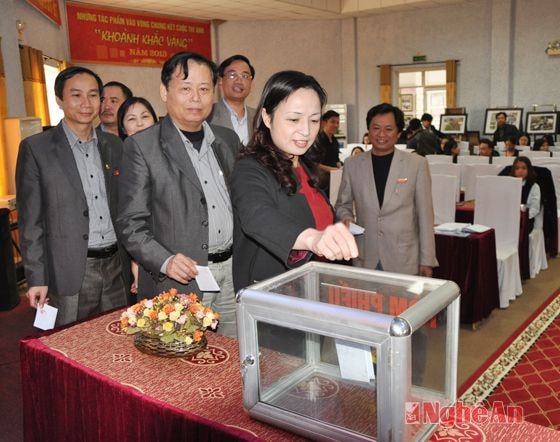 Bỏ phiếu bầu Ban Thanh tra nhân dân Báo Nghệ An