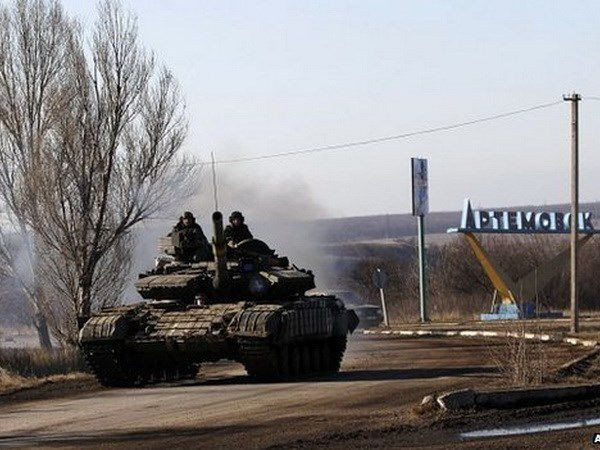 Quân Ukraina ầm ầm về phía thị trấn Debaltseve, nơi chiến đấu tiếp tục. (Nguồn: AP)