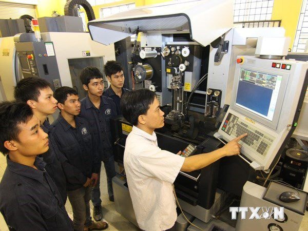 Đào tạo kỹ năng nghề cho lao động là một yếu tố quan trọng đảm bảo lao động không bị thất nghiệp khi chuyển dịch cơ cấu kinh tế. Ảnh minh họa: TTXVN