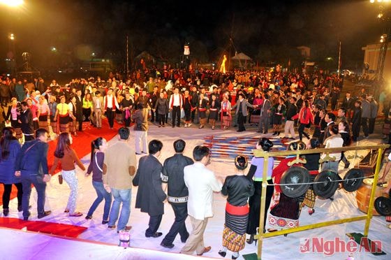 Đêm hội “Sắc Xuân miền Tây 2015”  tại Tương Dương