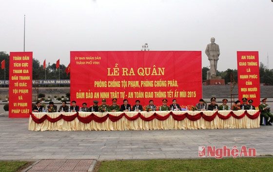 Các đại biểu dự lễ ra quân