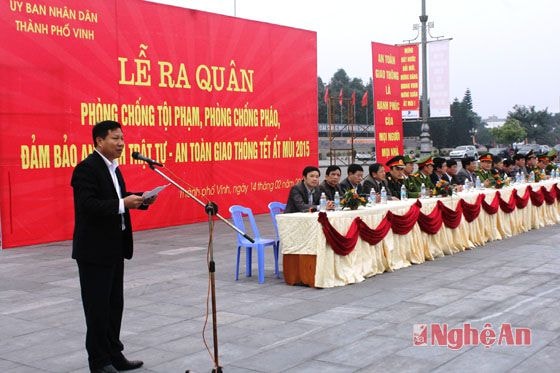 Ông Thái Thanh Hà, Chánh văn phòng UBND thành phố Vinh khai mạc buổi lễ