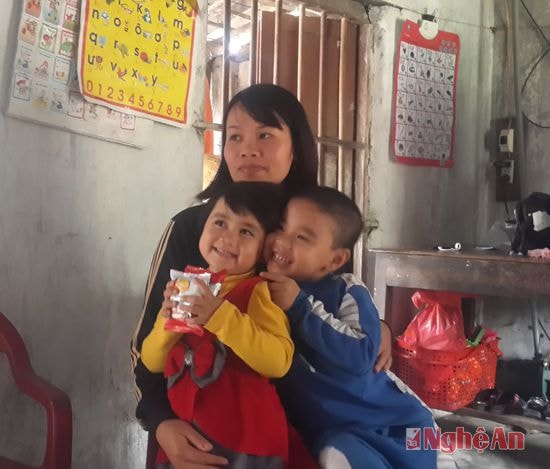 Mẹ con chị Nguyễn Thị Giang xóm 1 - Diễn Lợi - Diễn Châu thêm một cái tết nữa không được đón tết cùng chồng