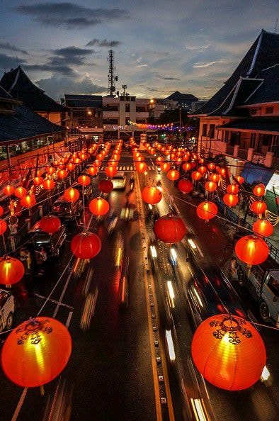 Hàng nghìn lồng đèn đỏ trang hoàng ở các đường phố xung quanh khu phố người Hoa ở Indonesia để chào Tết âm lịch 2015.