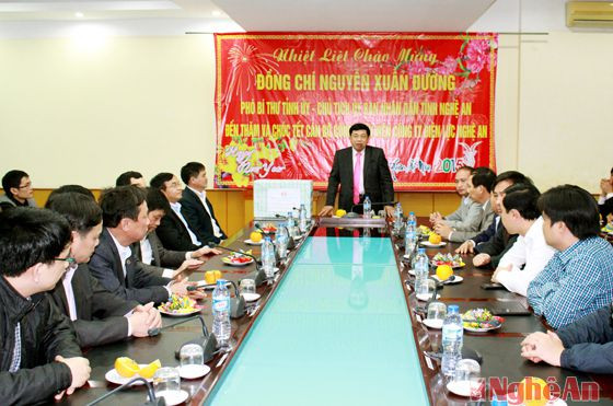 Đồng chí Nguyễn Xuân Đường phát biểu chúc tết CBCNV Công ty Điện lực Nghệ An