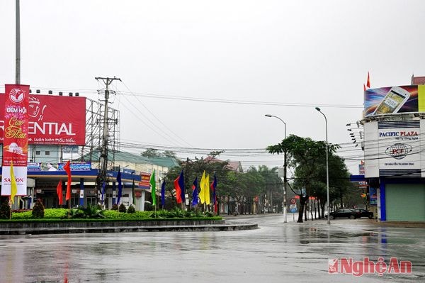 Phía vòng xuyến vườn hoa Tam Giác, nhìn về đường Nguyễn Thị Minh Khai