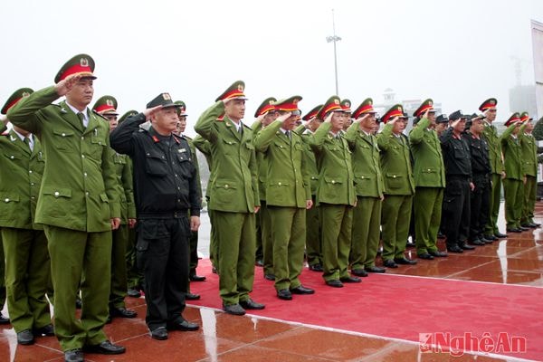 Phòng cảnh sát bảo vệ và cơ động dâng hoa, dâng hương tưởng niệm Chủ tịch Hồ Chí Minh