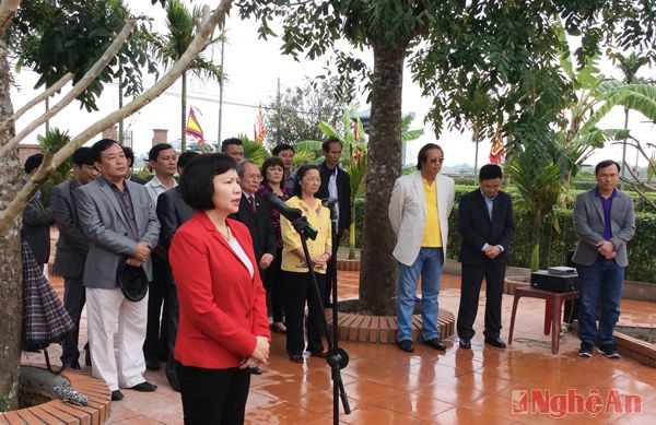 Bà Hồ Thị Kim Thoa phát biểu tại buổi lễ.