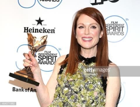 Nữ minh tinh Julianne Moore nhận giải Nữ diễn viên xuất sắc nhất với phim Still Alice