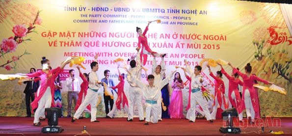 Các tiết mục văn nghệ tại buổi lễ gặp mặt