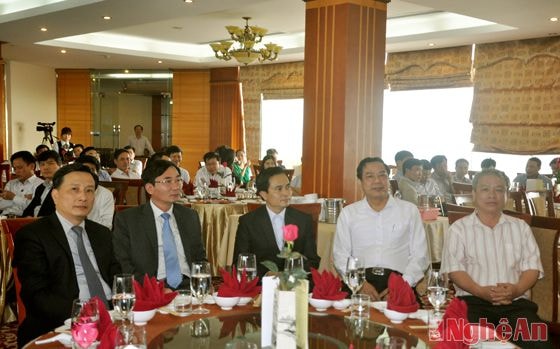 Các đại biểu tham dự buổi lễ